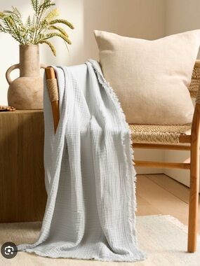 NWOT Quince Mauve Organic Cotton Gauze Throw  Blanket!
